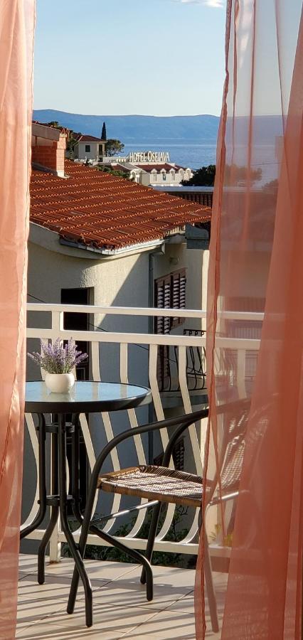 Apartment Dreams *